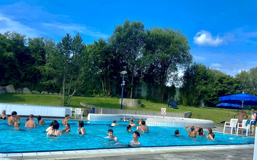 Volleyball, Bratwurstsemmeln, Wasserspaß