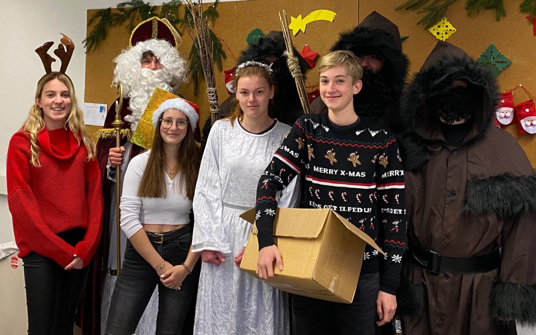 Abordnung aus Myra am Gymnasium