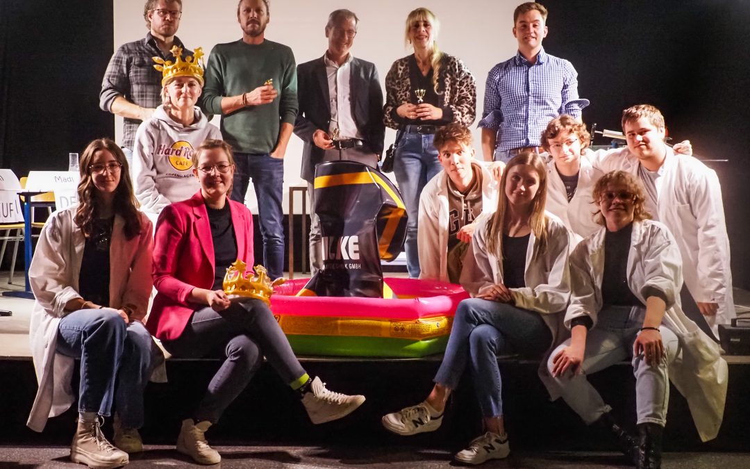 Furioser Feuertornado fegt durch die Aula