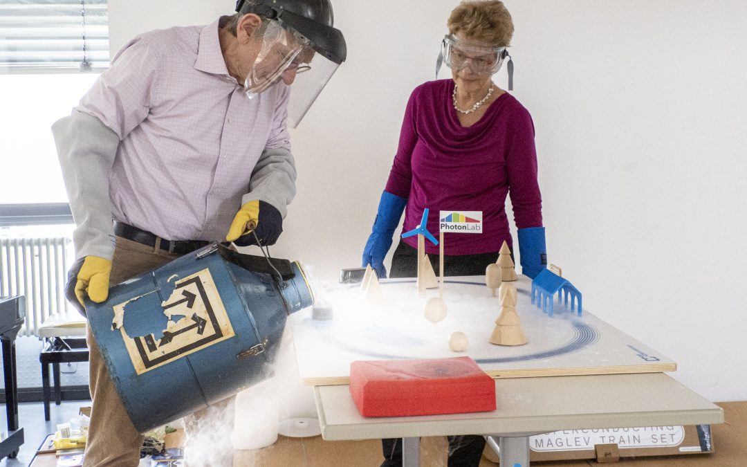 Faltkunst aus DNA und Solarzellen aus Holz