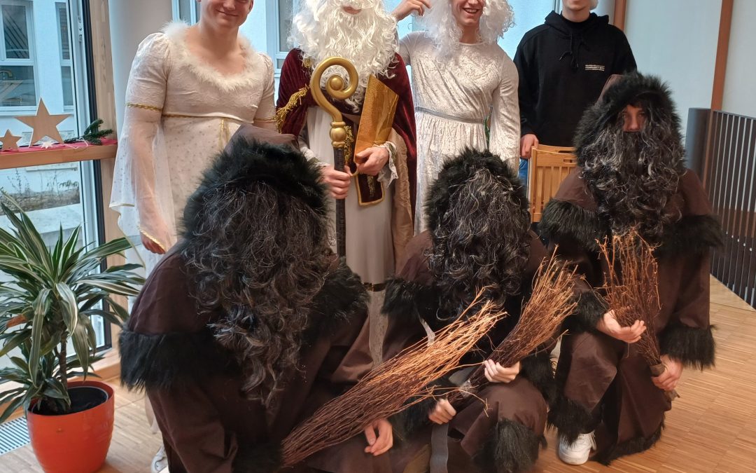 Hl. Nikolaus trotzt dem Regenwetter