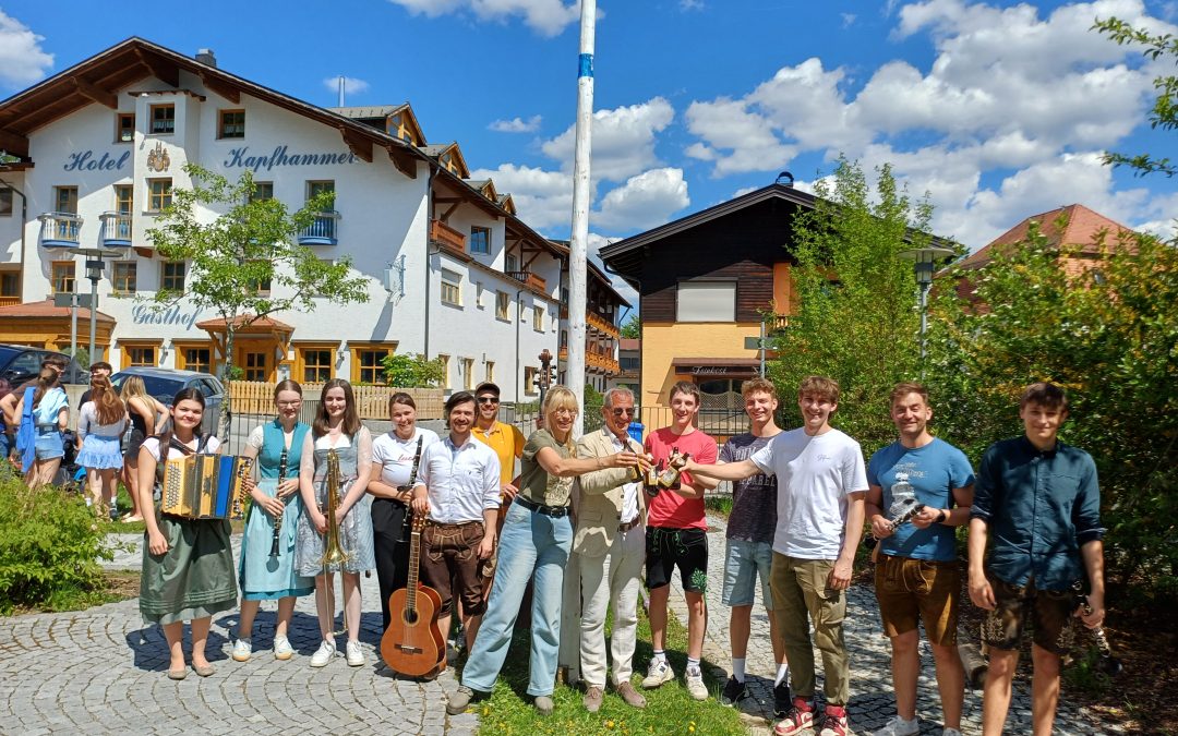 Maibaumtradition am Gymnasium Zwiesel
