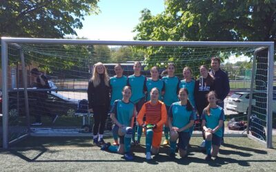 Fußball-Mädchen zeigen sich kämpferisch